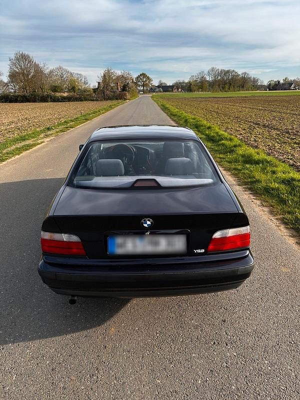 Gebraucht BMW 316 Basis 110 PS (80 kW) 1996 Violet Coupé