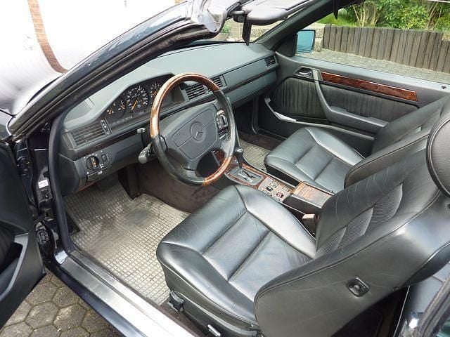 Gebraucht Mercedes E200 Edition 136 PS (100 kW) 1997 Schwarz metallic Cabrio