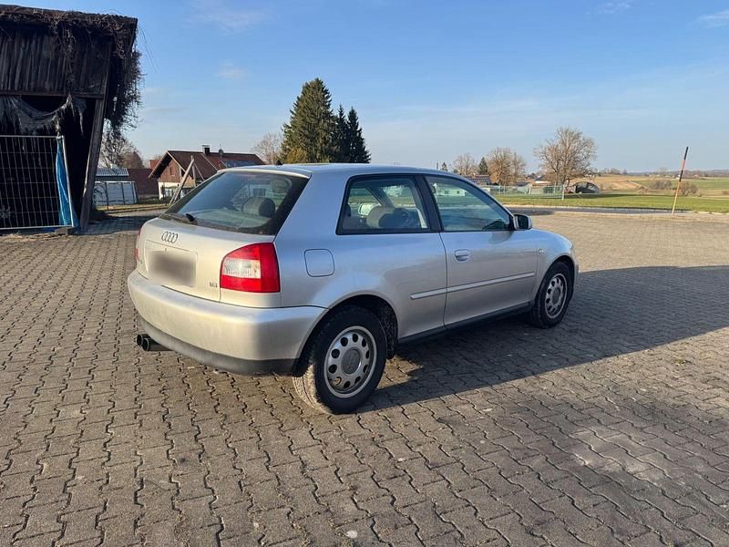 Gebraucht Audi A3 Attraction 102 PS (75 kW) 2002 Silber Kleinwagen