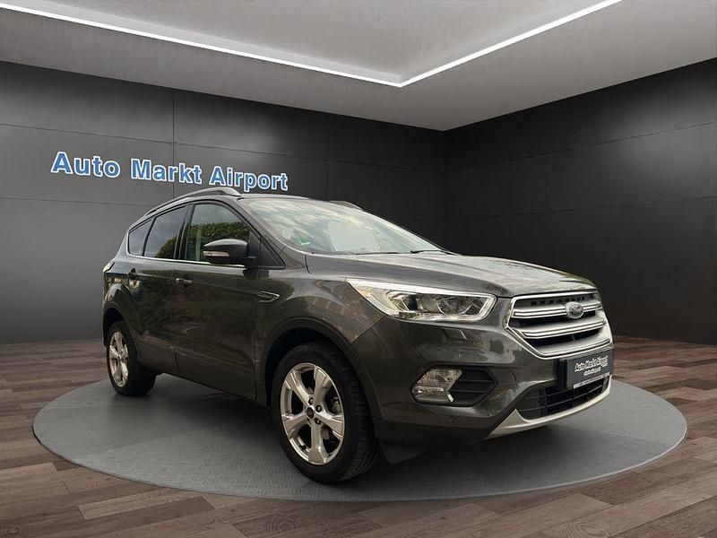 Grau Gebraucht 2018 Ford Kuga Titanium SUV | 11.950 € (Guter Preis) - Bild 1/4