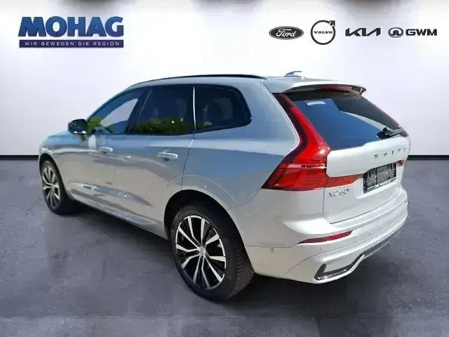 Używany Volvo XC60 Plus 197 KM (144 kW) 2024 Srebrny SUV
