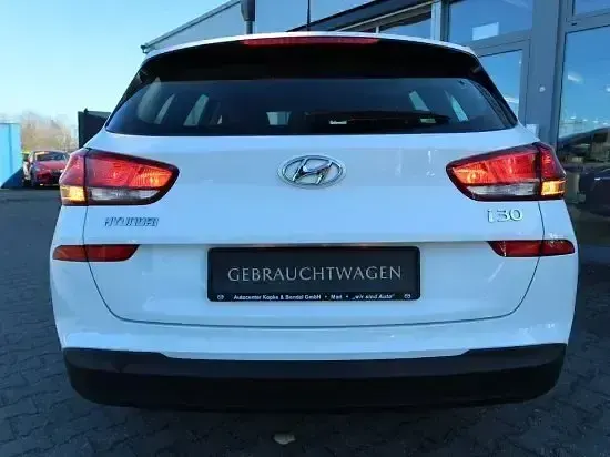 Gebraucht Hyundai i30 Trend 120 PS (88 kW) 2018 Polar white Kombi