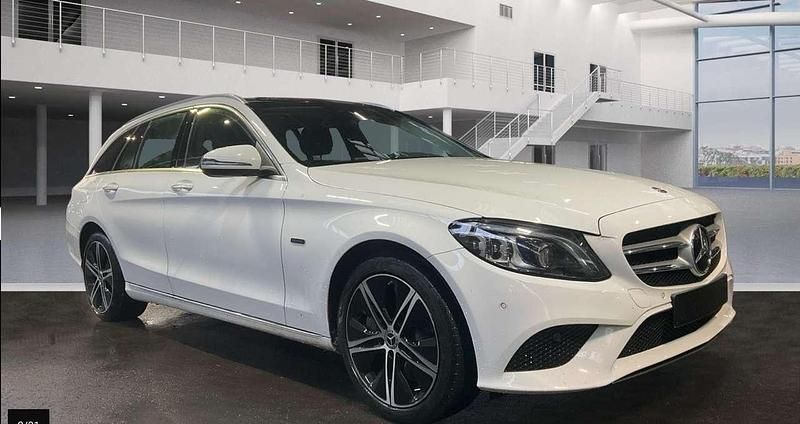 Gebraucht Mercedes C300e 194 PS (142 kW) 2021 Polarweiss  unilack Kombi