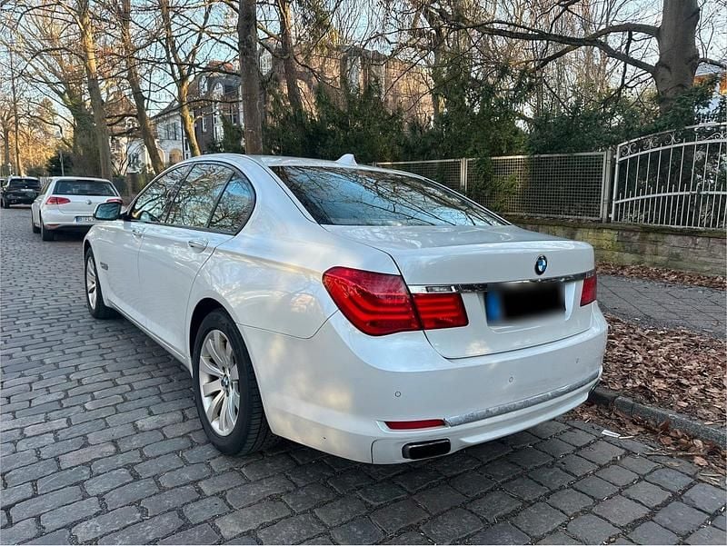 Gebraucht BMW 750 408 PS (300 kW) 2011 Weiß Limousine