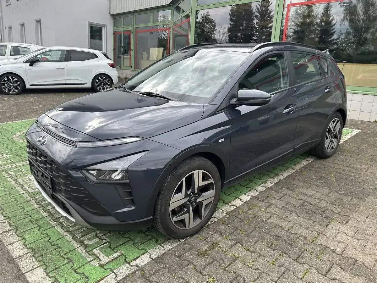 Gebraucht Hyundai Bayon Intro Edition 101 PS (74 kW) 2022 Aurora grey / met SUV