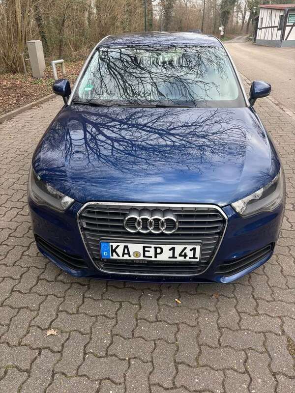 Blau Gebraucht 2011 Audi A1 Attraction Kleinwagen | 6.900 € (Fairer Preis) - Bild 1/4