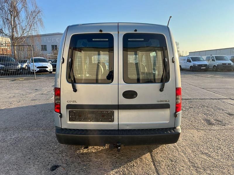 Second-hand Opel Combo 69 CP (50 kW) 2005 Albastru Monovolum