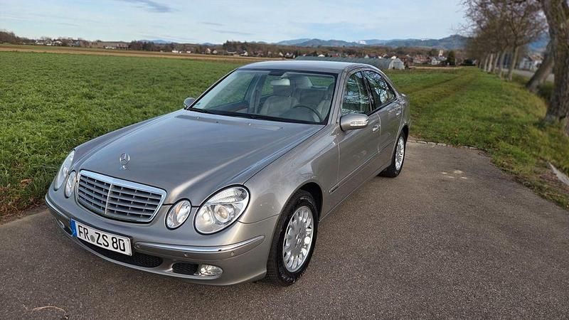 Silber Gebraucht 2004 Mercedes E200 Limousine | 9.500 € (Teuer) - Bild 1/4