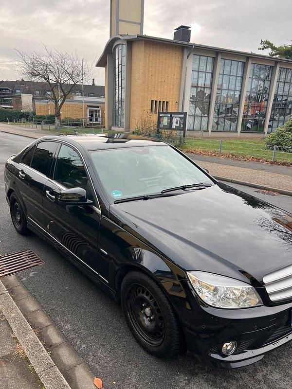 Schwarz Gebraucht 2012 Mercedes C220 Avantgarde Limousine | 10.000 € (Fairer Preis) - Bild 1/4