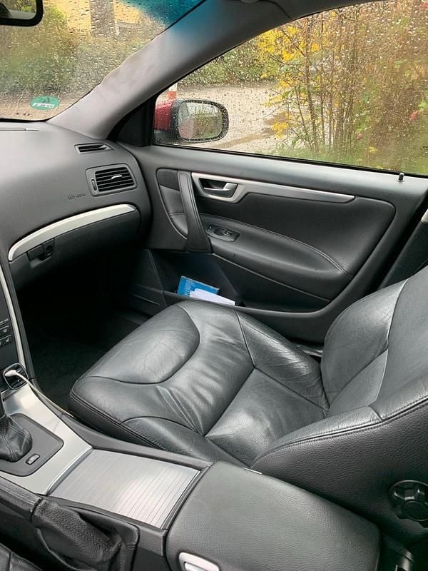 Gebraucht Volvo V70 185 PS (136 kW) 2007 Rot Kombi