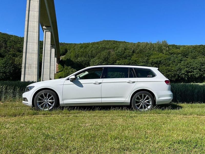 Gebraucht VW Passat Comfortline 150 PS (110 kW) 2015 Weiß Limousine