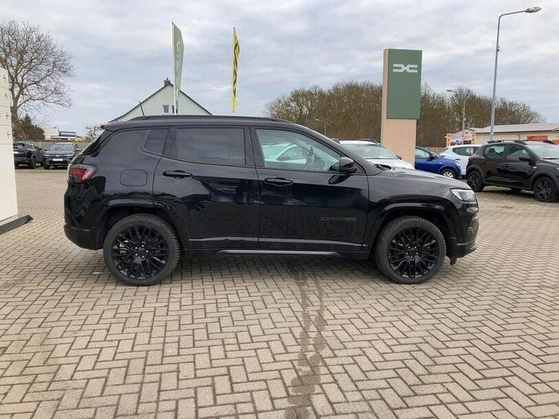 Gebraucht Jeep Compass 239 PS (175 kW) 2022 Solid black (5ck) SUV