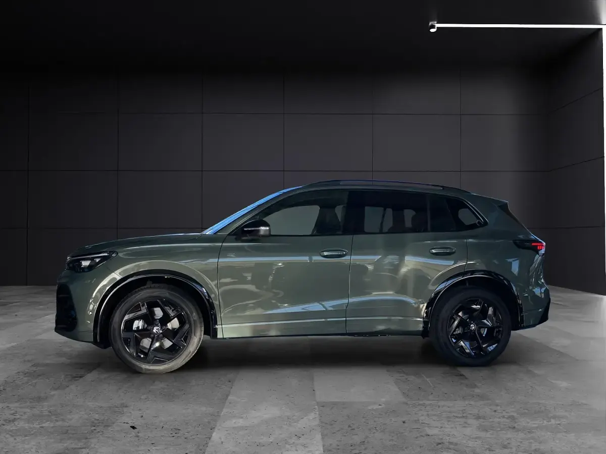Neu VW Tiguan Style 150 PS (110 kW) 2026 Cipressinogrün metallic SUV