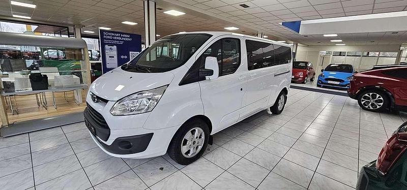 Frostweiß Gebraucht 2017 Ford Tourneo Custom Titanium Van / Kleinbus | 29.990 € (Teuer) - Bild 1/4