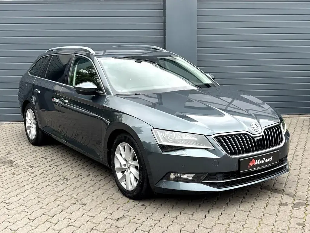 Gebraucht Skoda Superb Premium Edition 150 PS (110 kW) 2019 Silber Kombi