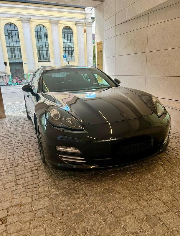 Schwarz Gebraucht 2012 Porsche Panamera 4S Black Edition Limousine | 20.500 € (Fairer Preis) - Bild 1/4