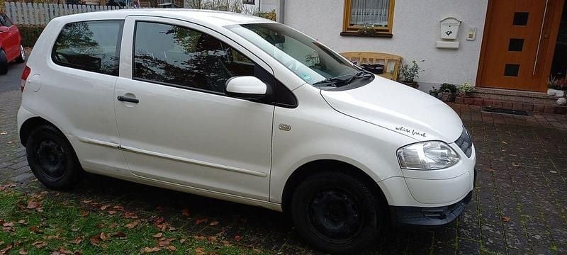 Gebraucht VW Fox 54 PS (39 kW) 2009 Weiß Kleinwagen
