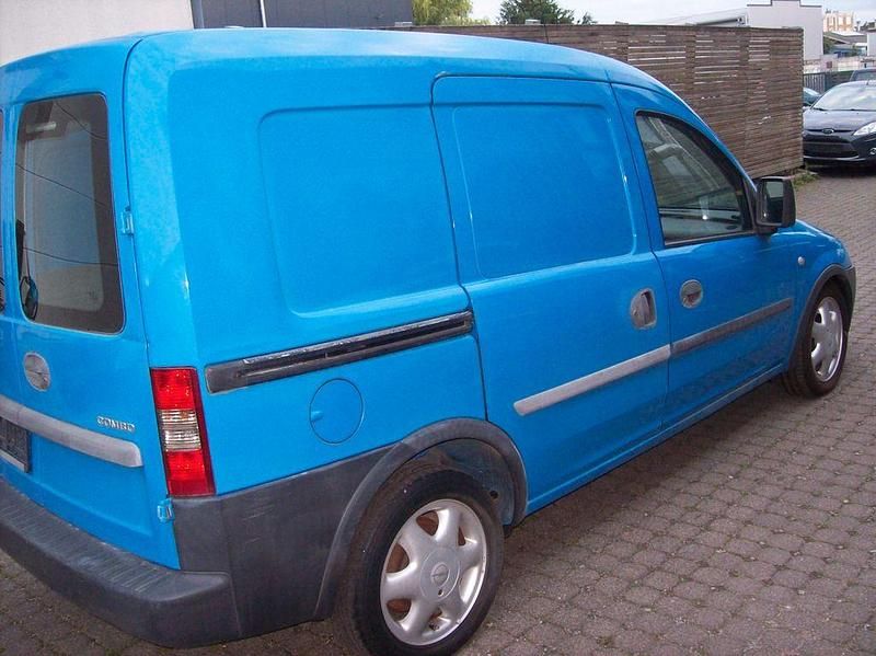 Second-hand Opel Combo 87 CP (63 kW) 2002 Albastru Monovolum