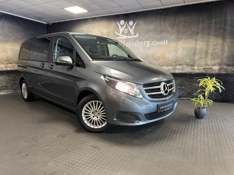 Grau Gebraucht 2019 Mercedes V220 Van / Kleinbus | 29.250 € (Fairer Preis) - Bild 1/4