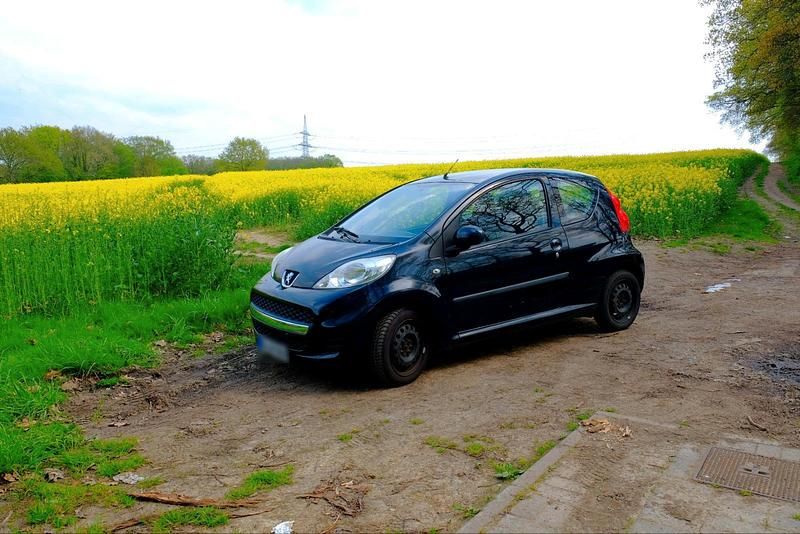 Gebraucht Peugeot 107 2011 Schwarz Kleinwagen