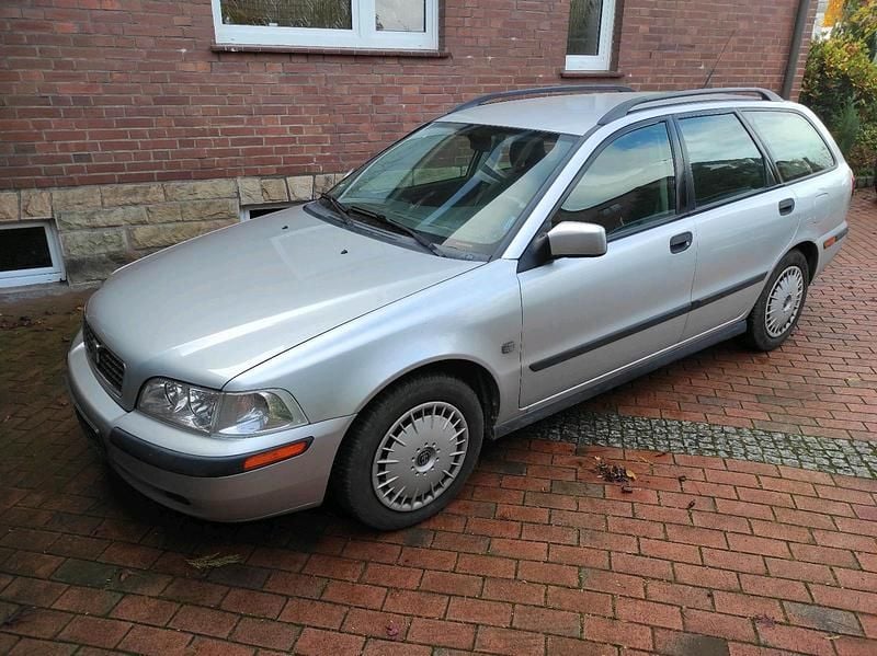 Gebraucht Volvo V40 122 PS (89 kW) 2003 Silber Kombi