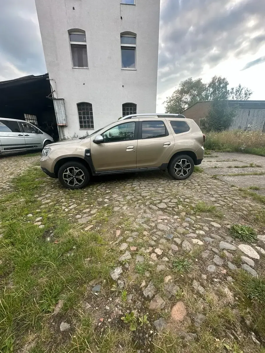 Gebraucht Dacia Duster 131 PS (96 kW) 2018 Gelb SUV