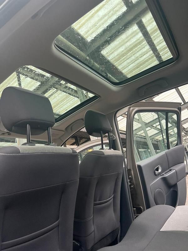 Second-hand Renault Modus 112 CP (82 kW) 2008 Auriu Monovolum