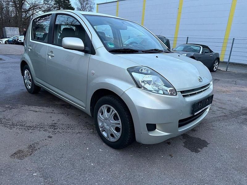 Gebraucht Daihatsu Sirion 91 PS (66 kW) 2008 Grau Kleinwagen