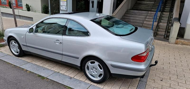 Gebraucht Mercedes CLK320 Elegance 218 PS (160 kW) 1999 Silber Coupé