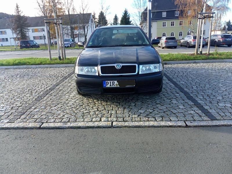 Schwarz Gebraucht 2005 Skoda Octavia Kombi | 500 € (Superpreis) - Bild 1/4