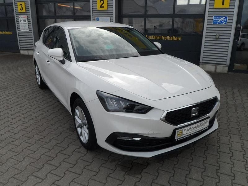 Gebraucht Seat Leon Style 131 PS (96 kW) 2022 Weiß Limousine