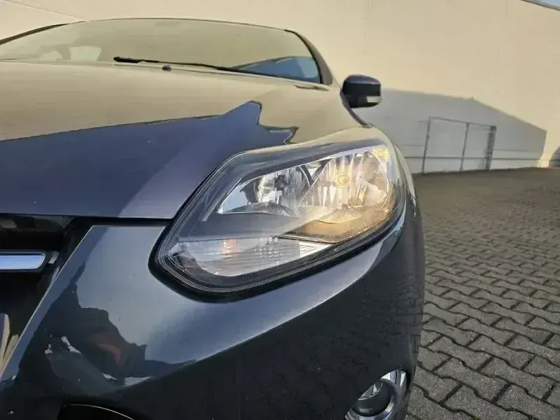 Gebraucht Ford Focus Titanium 125 PS (91 kW) 2013 Grau Limousine