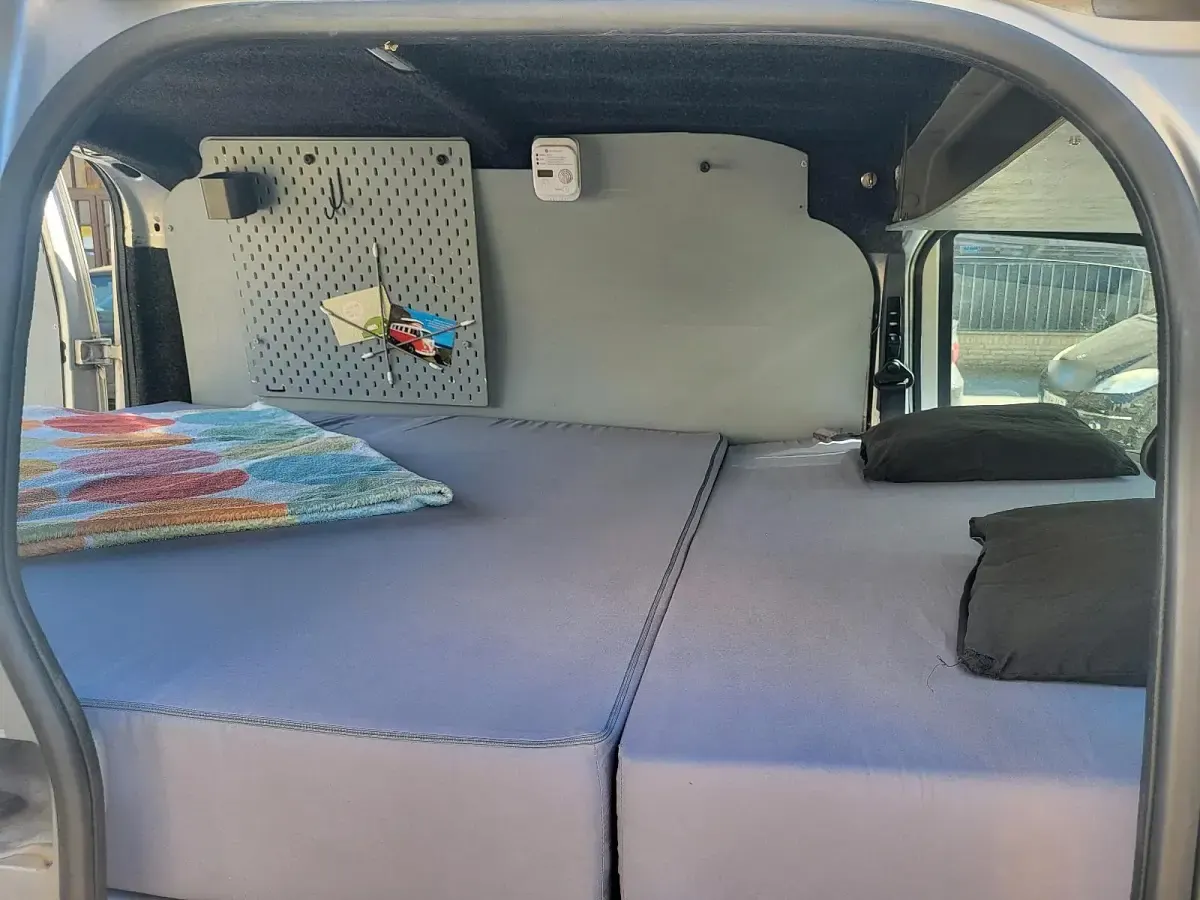 Używany Ford Transit Connect 90 KM (66 kW) 2011 Biały Minivan