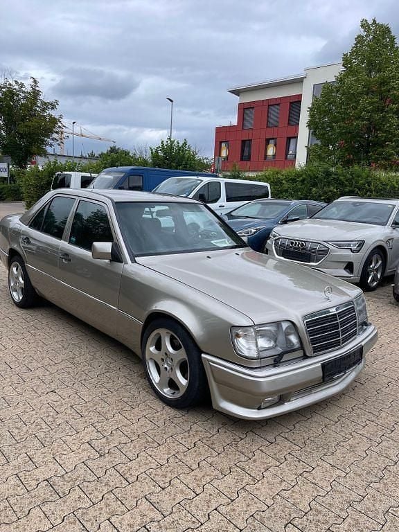 Usata Mercedes E260 169 CV (124 kW) 1985 Beige Berlina