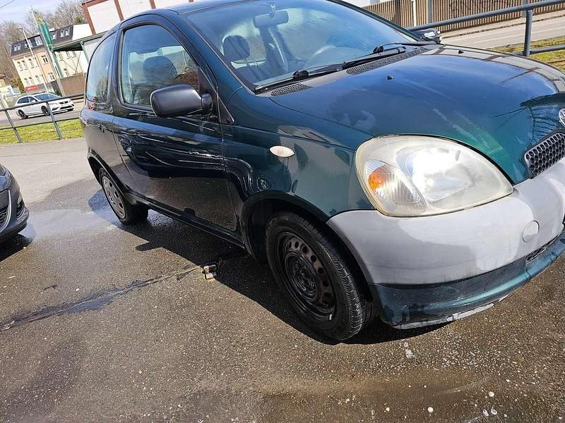 Gebraucht Toyota Yaris 68 PS (50 kW) 2002 Dark green mica Kleinwagen