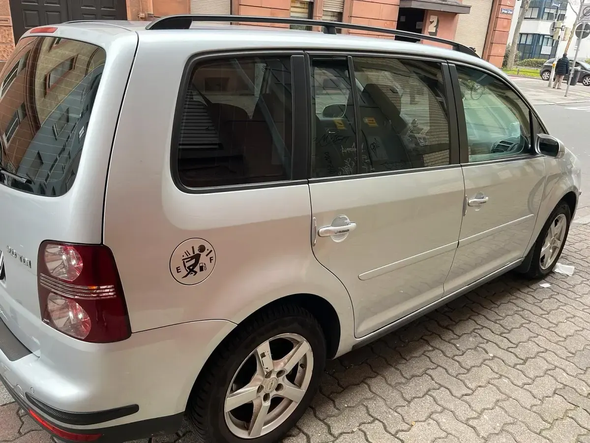 Gebraucht VW Touran 140 PS (102 kW) 2009 Silber Van / Kleinbus
