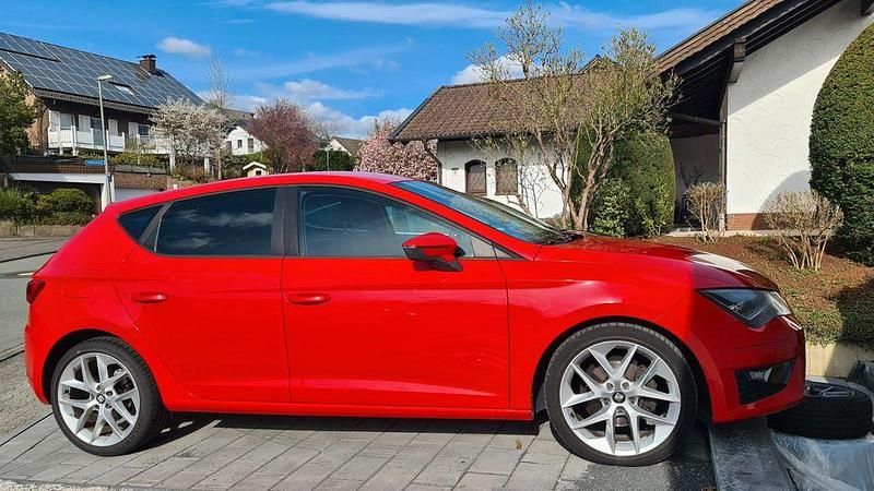 Second-hand Seat Leon FR 140 CP (102 kW) 2014 Roșu Berlinǎ