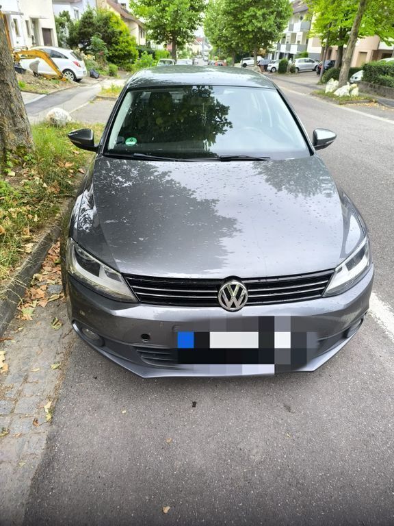 Grau Gebraucht 2011 VW Jetta Trendline Limousine | 4.500 € (Guter Preis) - Bild 1/4