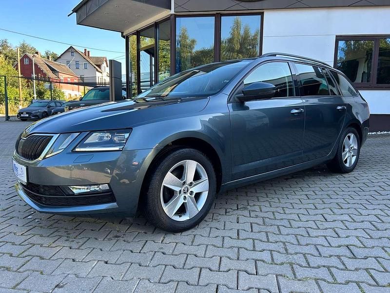 Seda quartz/quartz grey Gebraucht 2020 Skoda Octavia Tour Kombi | 16.995 € (Fairer Preis) - Bild 1/4