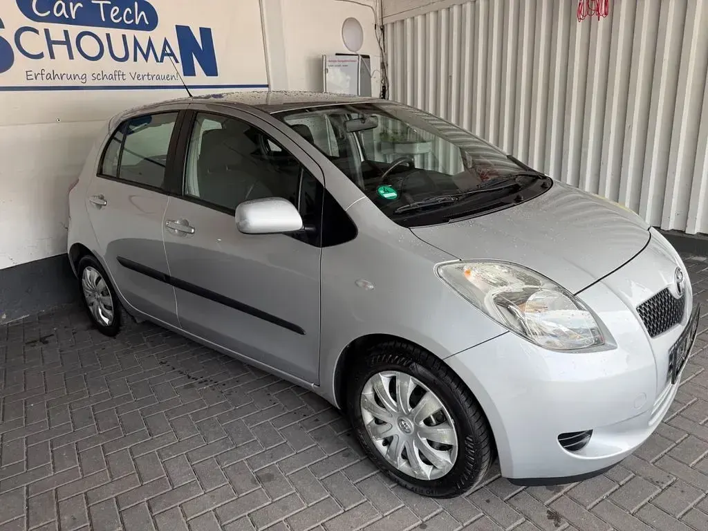 Gebraucht Toyota Yaris Cool 87 PS (63 kW) 2009 Silber Kleinwagen