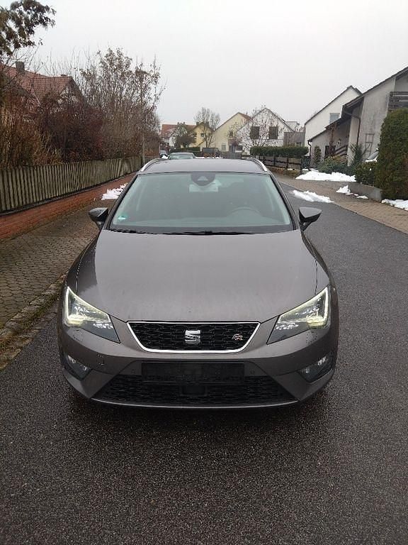 Grau Gebraucht 2015 Seat Leon ST FR Kombi | 5.230 € (Superpreis) - Bild 1/4