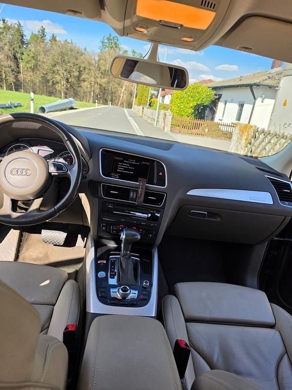 Second-hand Audi Q5 Comfort 190 CP (139 kW) 2016 Negru SUV