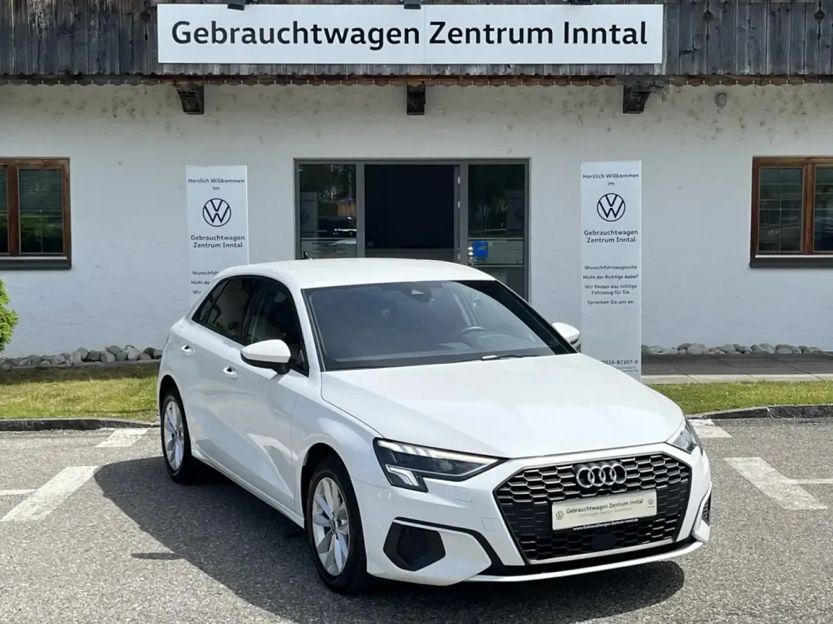Gebraucht Audi A3 110 PS (80 kW) 2023 Weiß Limousine