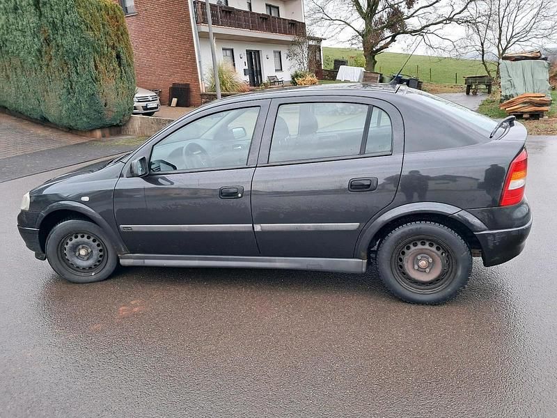 Gebraucht Opel Astra 85 PS (62 kW) 2001 Schwarz Limousine