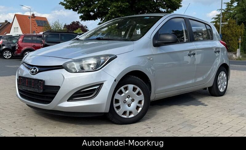 Silber Gebraucht 2013 Hyundai i20 Edition Limousine | 1.600 € (Superpreis) - Bild 1/4