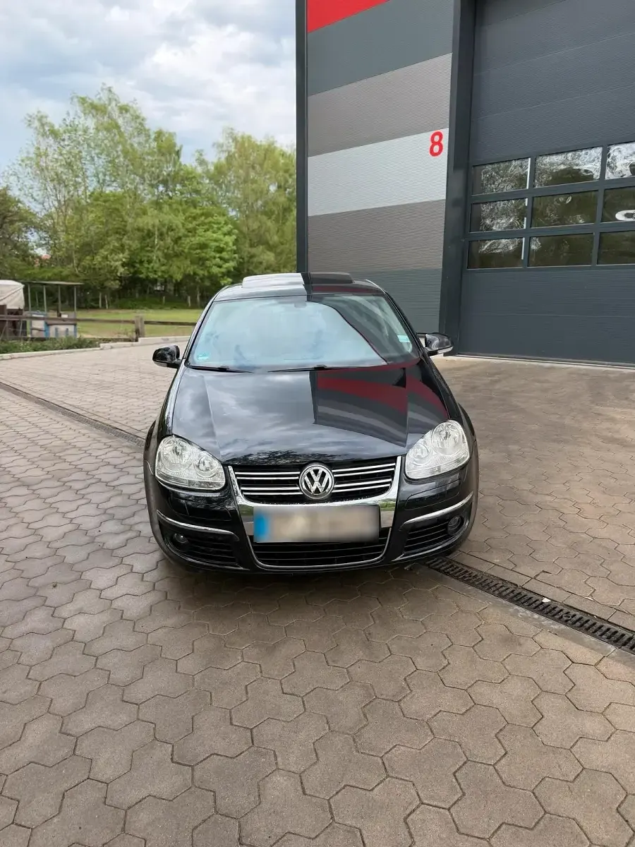 Second-hand VW Jetta 200 CP (147 kW) 2006 Negru Berlinǎ