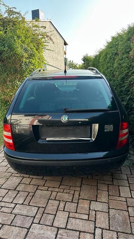 Schwarz Gebraucht 2007 Skoda Fabia Kombi | 2.650 € (Fairer Preis) - Bild 1/4