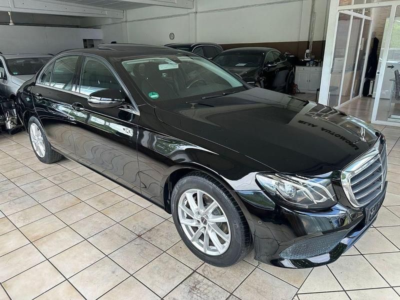Gebraucht Mercedes E220 194 PS (142 kW) 2017 Schwarz Limousine
