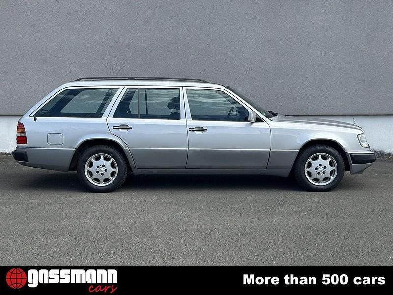 Gebraucht Mercedes 300 113 PS (83 kW) 1992 Silber Kombi