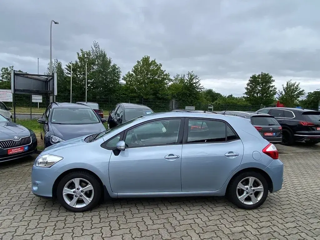 Gebraucht Toyota Auris Life 99 PS (72 kW) 2012 Blau Limousine